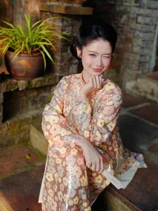 Han Hang radiates timeless grace in traditional Ao Dai after her journey into motherhood-5