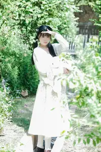 Yi Zhi Nuan Nuan's Poetic World: Dreamy Muse in a Green Garden YiTuYu Vol.8651-15