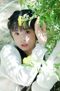 Yi Zhi Nuan Nuan's Poetic World: Dreamy Muse in a Green Garden YiTuYu Vol.8651-24