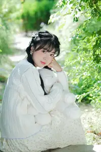 Yi Zhi Nuan Nuan's Poetic World: Dreamy Muse in a Green Garden YiTuYu Vol.8651-14