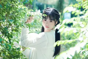 Yi Zhi Nuan Nuan's Poetic World: Dreamy Muse in a Green Garden YiTuYu Vol.8651-1