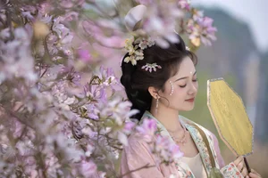 Ethereal Beauty Under Blossoms - YiTuYu Vol.8918 Jiu Shi Jiao Mei Nan A-8