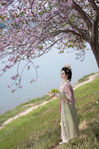 Ethereal Beauty Under Blossoms - YiTuYu Vol.8918 Jiu Shi Jiao Mei Nan A-17