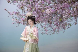 Ethereal Beauty Under Blossoms - YiTuYu Vol.8918 Jiu Shi Jiao Mei Nan A-0