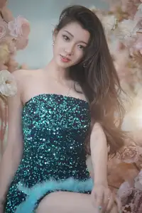 Dva Shines in Sparkling Emerald Dress: Captivating Fashion Portrait - YiTuYu Vol.8640-5