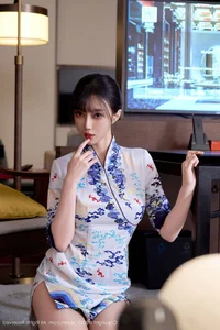 Elegant Modern Cheongsam Fashion: Yueer Yueer in XiuRen No.10741 Portrait Series – Traditional Chinese Qipao Style Inspiration-17