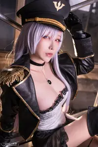 Coser Yangyi: Alluring Mystery in a Striking Military Uniform-0