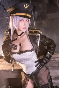 Coser Yangyi: Alluring Mystery in a Striking Military Uniform-2