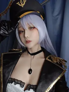 Coser Yangyi: Alluring Mystery in a Striking Military Uniform-1