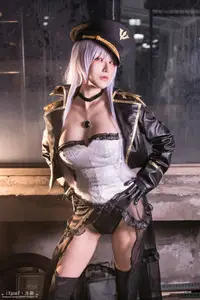 Coser Yangyi: Alluring Mystery in a Striking Military Uniform-7