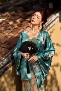 Timeless Elegance and Poetic Serenity-1