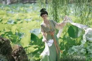 Chi Yan Zai Zhe Li in Lotus Pond, YiTuYu Vol.8730 | Captivating Ancient Beauty-3
