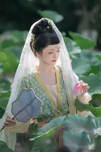 Chi Yan Zai Zhe Li in Lotus Pond, YiTuYu Vol.8730 | Captivating Ancient Beauty-14