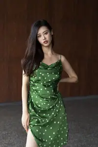 Chenaling CL: Urban Elegance in YiTuYu Vol.8814 – A Captivating Art Language Collection-4