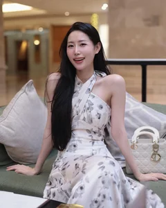 Effortless Elegance in Floral Halter Dress-4