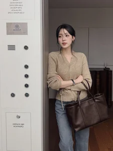 4 Simple Ways to Elevate Your Festive Wardrobe and Upgrade Your Holiday Outfits Without Buying New Clothes-6