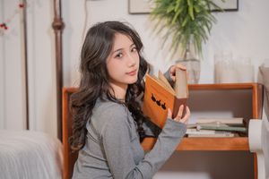 Elegant Beauty of Model O1ne Wan in Gray Top - YiTuYu Vol.8302-12