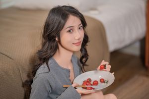 Elegant Beauty of Model O1ne Wan in Gray Top - YiTuYu Vol.8302-6