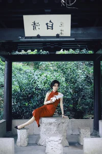 Elegant Red Cheongsam Fashion Photography: Wu Yu Cao Mei in Fushan Park | YiTuYu Art Language Vol.9329 Exclusive Collection-7