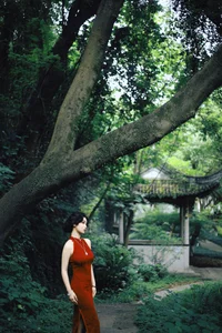 Elegant Red Cheongsam Fashion Photography: Wu Yu Cao Mei in Fushan Park | YiTuYu Art Language Vol.9329 Exclusive Collection-6