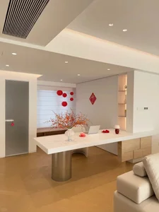 Modern Minimalist 135sqm Apartment Decor: Elegant Lunar New Year Styling with Traditional Red Accents and Open Space Design-3