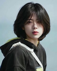 Chic Layered Bob Haircut for Round Faces - Trendy Short Hair for Beautiful Women-0