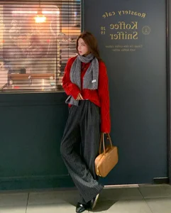 Elevate Your Everyday Look: 4 Essential Trousers for a Chic Spring Wardrobe-2