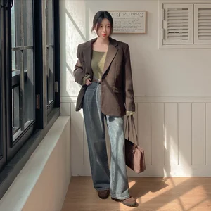 Elevate Your Everyday Look: 4 Essential Trousers for a Chic Spring Wardrobe-5