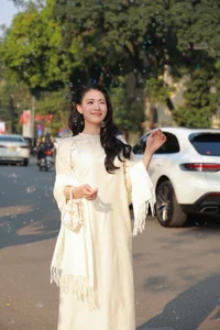 Timeless Elegance of Hanoi in a Traditional Silk Ao Dai-2