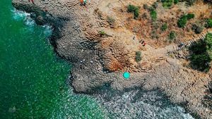 Explore Ganh Da Dia Dak Lak: Stunning Photo Spot with Rocky Cliffs and Crystal Clear Blue Sea-4