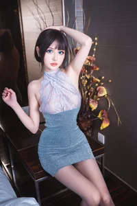 Timeless Elegance: Exploring Minimalist Grey Fashion with Model Nin De Dan Dan-2