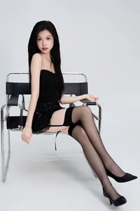 Minimalist Elegance: Xiao Zhen Tong Xue Shines-23