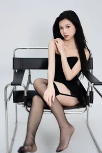 Minimalist Elegance: Xiao Zhen Tong Xue Shines-50