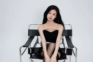 Minimalist Elegance: Xiao Zhen Tong Xue Shines-3