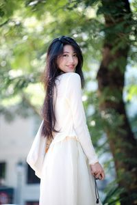 Radiant Vietnamese Beauty: Gentle Girl Bathed in Sunlight-3