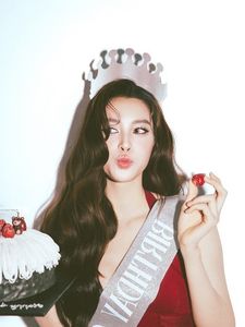 Miss Tieu Vy Radiantly Celebrates New Age Showcasing Her Alluring Golden Ratio Face-4