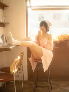 Discover the Sweet Charm of Coser NAGISA in New Photoshoot Part01: Adorable Moments in a Cozy Setting.-7