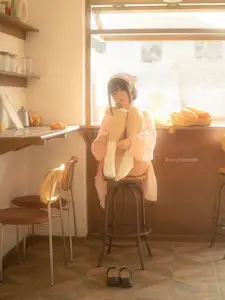 Discover the Sweet Charm of Coser NAGISA in New Photoshoot Part01: Adorable Moments in a Cozy Setting.-0
