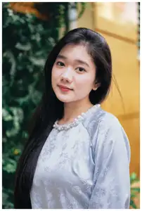 VGU No.193 Discover Youthful Charm: Radiant Smile of a Girl Amidst Fresh Fruit Market | 1000024596-2