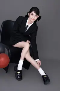 YiTuYu Art Language Vol.8708: Bai Le Hai Xiang Bai's Chic Elegance – Modern Feminine Style That Captivates-16