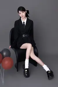 YiTuYu Art Language Vol.8708: Bai Le Hai Xiang Bai's Chic Elegance – Modern Feminine Style That Captivates-14