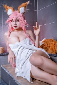 Yuki Tamamo Cosplay: Captivating Allure in a Luxurious Setting-19