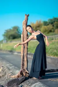 YiTuYu Vol.8671: Duo Duo – Graceful Charm and Pensive Moments in Nature-7