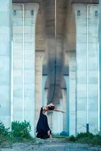 YiTuYu Vol.8671: Duo Duo – Graceful Charm and Pensive Moments in Nature-21