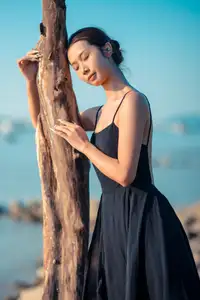 YiTuYu Vol.8671: Duo Duo – Graceful Charm and Pensive Moments in Nature-5