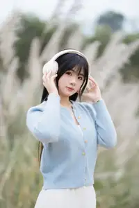 Explore Serene Beauty: Long-Haired Girl Immersed in Music Amidst Pampas Grass-9