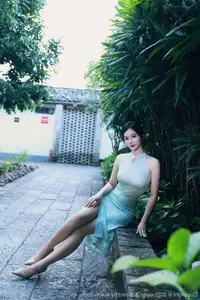 Nan Qiao: Graceful Charm in Jade Green Cheongsam - XiuRen No.10538 Collection-7