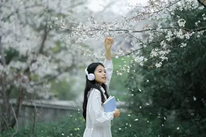 Long Xing Er: Graceful Cherry Blossom Muse – YiTuYu Vol.8741 Poetic Portrait-9