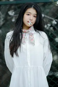 Long Xing Er: Graceful Cherry Blossom Muse – YiTuYu Vol.8741 Poetic Portrait-8