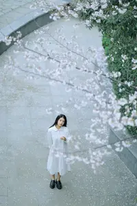 Long Xing Er: Graceful Cherry Blossom Muse – YiTuYu Vol.8741 Poetic Portrait-3